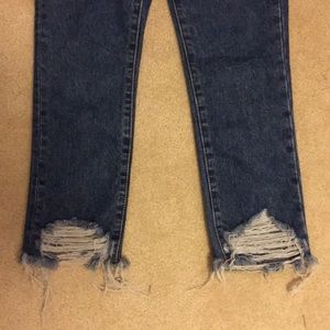 BDG fray hem skinny jeans NWOT